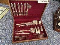 VINTAGE SILVERPLATED FLATWARE W/ CHEST
