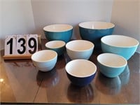 Crate and Barrel Nesting Bowls ~ 4 Smaller Bowls
