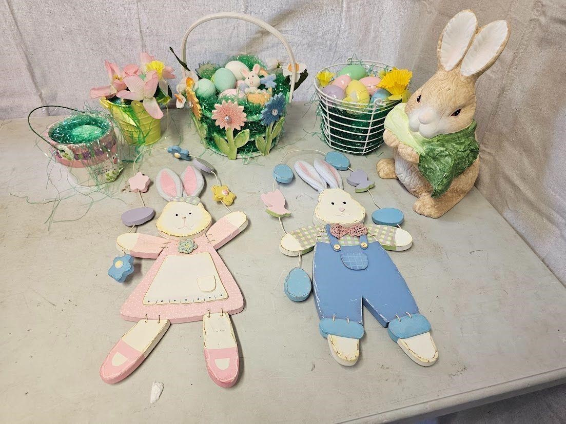 assortment of easter decor w/plastic tote