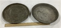 2 metal pans - LW