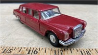 Dinky Toys Mercedes Benz 600 (Repaint)