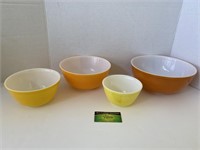 Pyrex Daisy Orange and Yellow Mixing Bowl Full