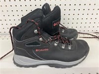 Columbia size 9 1/2 womens boots