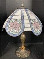 Slag Glass Tiffany Style Floral Lamp.