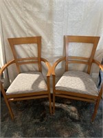 Nice pair of chairs seat measures 18 inches wide