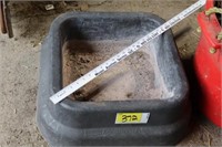 Rubbermade mineral feeder