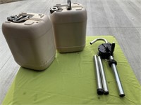 Hand crank barrel pump new, 2- 5 gallons jugs