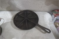 CAST IRON CORN BREAD SKILLET