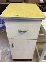 Metal cabinet with 1 drawer & 1 door-16x20x36”