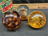3) paperweights