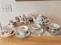 Teapots and Teacups. Regency. Bone China. Japan.