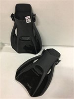 USED DIVERS FLIPPERS SIZE 4-7 (MISSING PIECES)