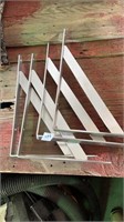 Heavy shelf brackets