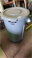 Brute 32 gal on wheels