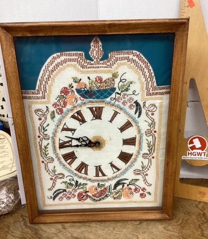 Quartz clock with crocheted face