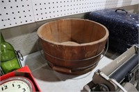 PRIMITIVE WOOD BUCKET