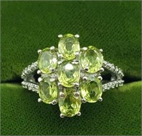 Pretty Peridot Green Stone Ring Sz 5