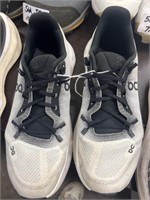 QC Running Shoes in Size Women's 8
