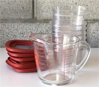 Large Measuring Cup/Rubbermaid Storage