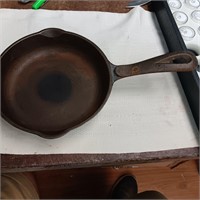 Benjamin & Medwin 6 1/2" Cast Iron Fry Pan