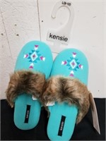 New size large 9-10 Kensie slippers