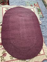Oval hooked area rug. 4 x 6