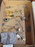 FLAT OF ASSORTED JEWELRY & A WATCH