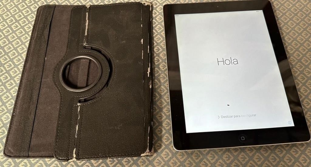 11 - APPLE TABLET W/ CASE (W59)