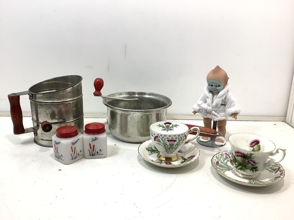 English Fine China Tea Cups & Saucers, Vtg