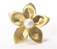 18K Yellow Gold Pearl Flower Fashion Ring