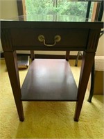 MAHOGANY END TABLE WITH DRAWER