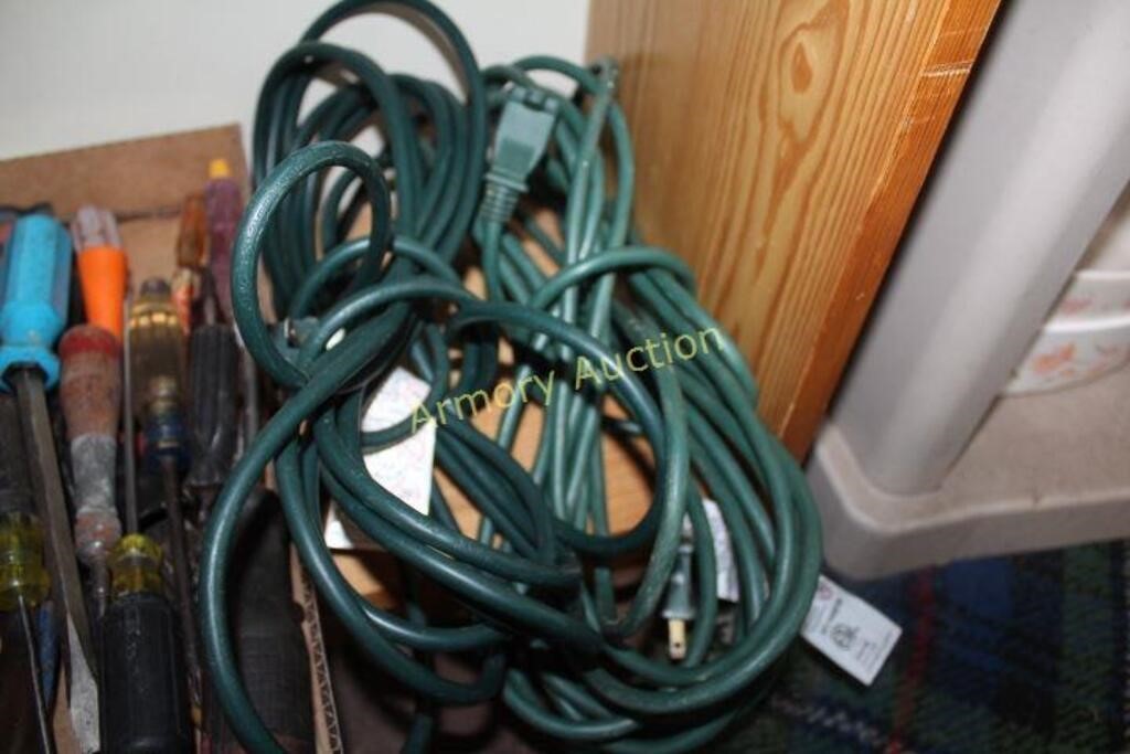 EXTENSION CORD