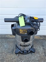 UNUSED DEWALT 8-Gallon Wet/Dry Vacuum