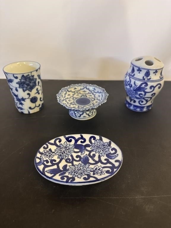 Blue and White Pottery for bathroom