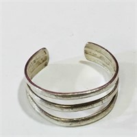 Sterling Silver Ring (Size 4)