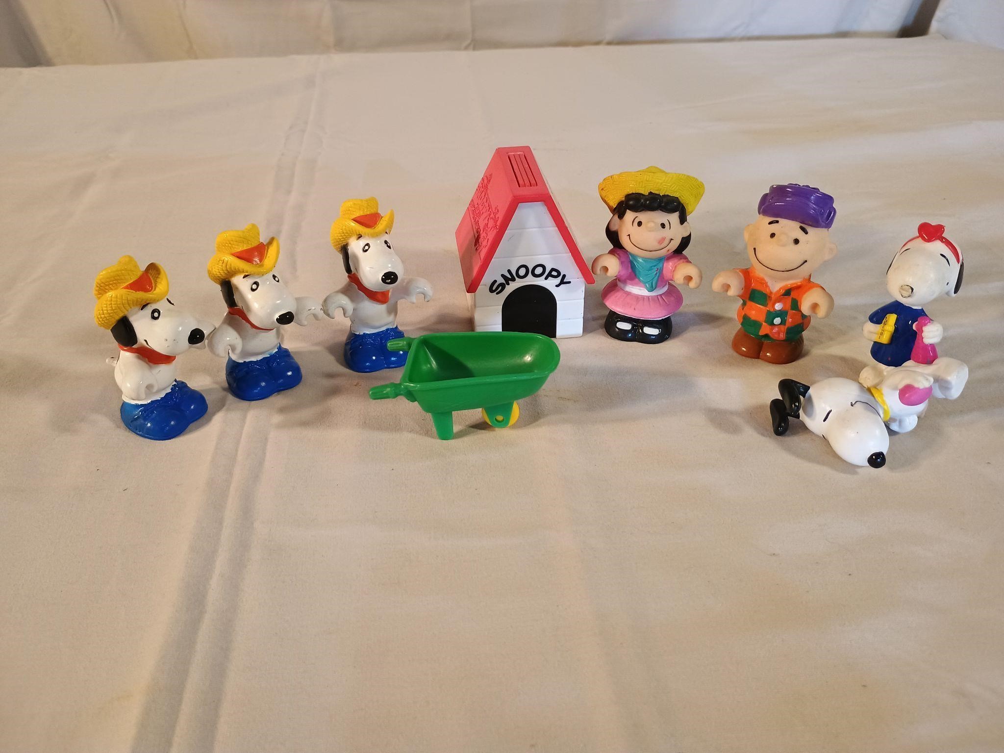 Peanuts Farm Figurines