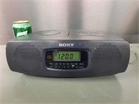 CD/AM/FM Stereo Clock Radio with Compact Disc