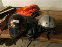 2 Motorcycle Helmets & Gloves