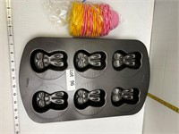 Cup Cake Pan and Silicone Cup Cake Liners