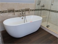 Composite Tub with Polished Chrome Filler