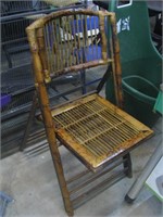 Fold up wicker chair