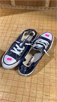 Converse shoes size 6 1/2