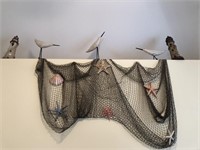 Nautical décor lot, metal bird art, netting +++