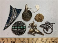 6 vintage pins