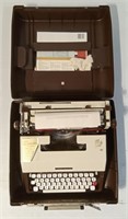 (JL) Montgomery Ward  Escort 66 Typewriter With