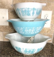 Vintage Pyrez Amish Butterprint Aqua Nesting Bowls