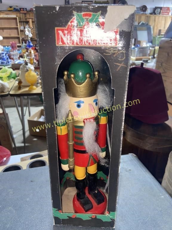 11in nutcracker in box