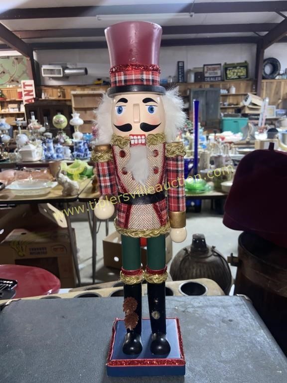 15in top hat nutcracker