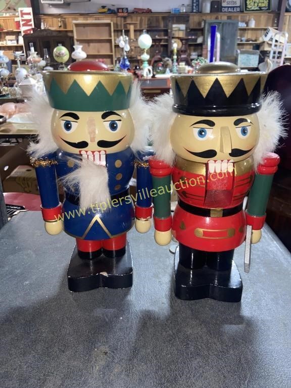 Pair of 9in nutcrackers