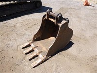 Cat 18" Excavator Bucket w/ Teeth